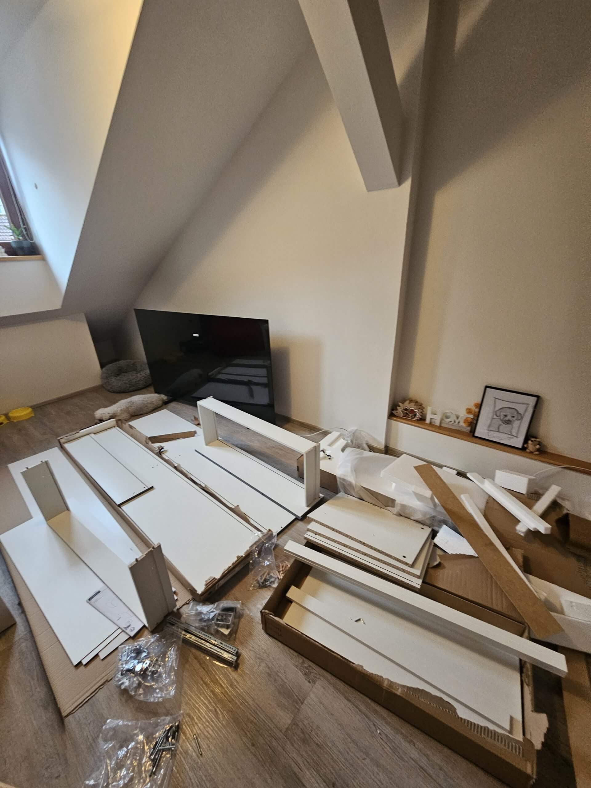 Montáž stolku pod televizi